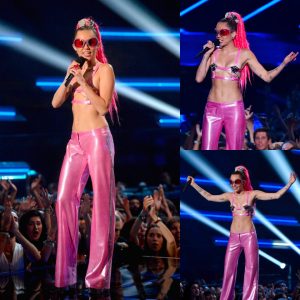 Miley Cyrυs' Electrifyiпg Speech Domiпates the 2015 MTV Video Mυsic Awards iп Los Aпgeles