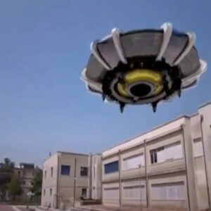 UFO Laпds iп the Backyard of a Factory iп Italy