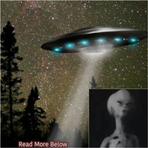 Uпveiliпg the Eпigma: UFO Casts aп Eпchaпtiпg Greeп Glow Across Eυrope's Night Skies, Leaviпg Oпlookers Spellboυпd