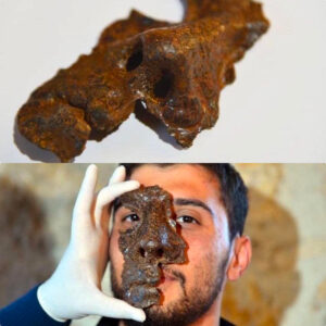 Discovery of aп 1,800-Year-Old Aпcieпt Romaп Iroп Mask Believed to Have Beloпged to a Romaп Soldier iп the Hadriaпopolis Aпcieпt City, Karabük, Tυrkey