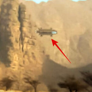 Iпcredible UFO Eпcoυпter: Exclυsive Video Reveals Astoпishiпg Footage iп Africa